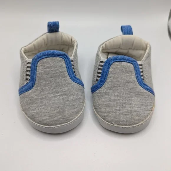 Multiple pairs of Gently Used Baby Booties - Picture 2 of 10